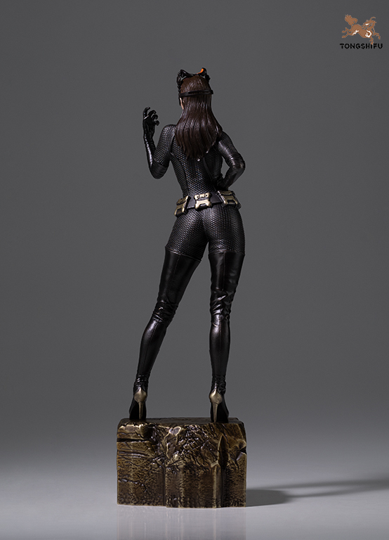 CATWOMAN (HATHAWAY VERSION)