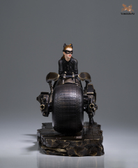BIKER CATWOMAN (HATHAWAY VERSION)