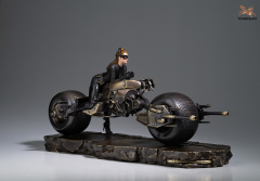 BIKER CATWOMAN (HATHAWAY VERSION)