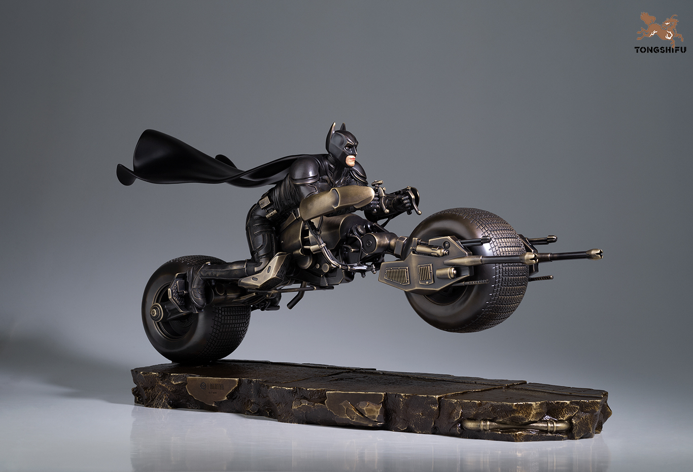 MOTORCYCLE BATMAN (BALL VERSION)