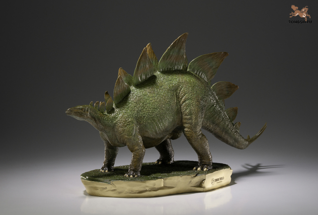 JURASSIC WORLD: STEGOSAURUS