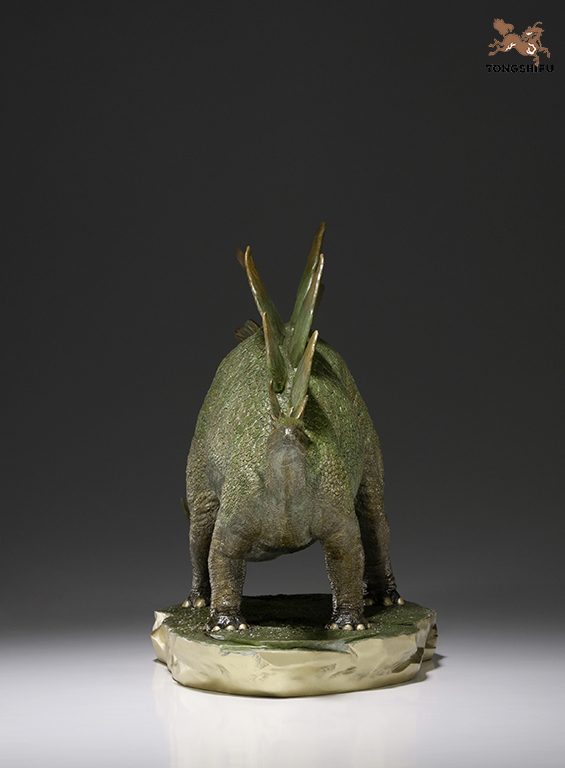 JURASSIC WORLD: STEGOSAURUS