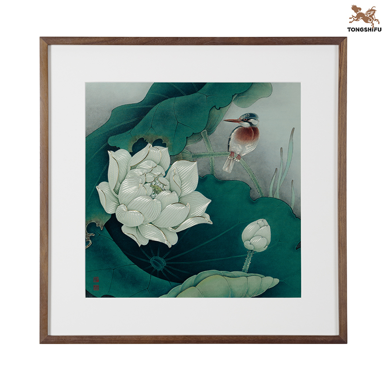 KINGFISHER RESTING ON WHITE LOTUS
