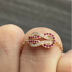 八字扣满钻红宝石链条戒指