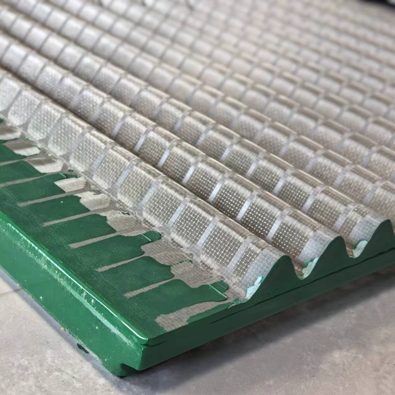 VSM300 Shaker Primary Deck Replacement Screens – Corrugated  Laser cutting One-Piece Steel Sheet,Premium Oil,PRM Shaker Screen – VSM300 Replacement Shaker Screen