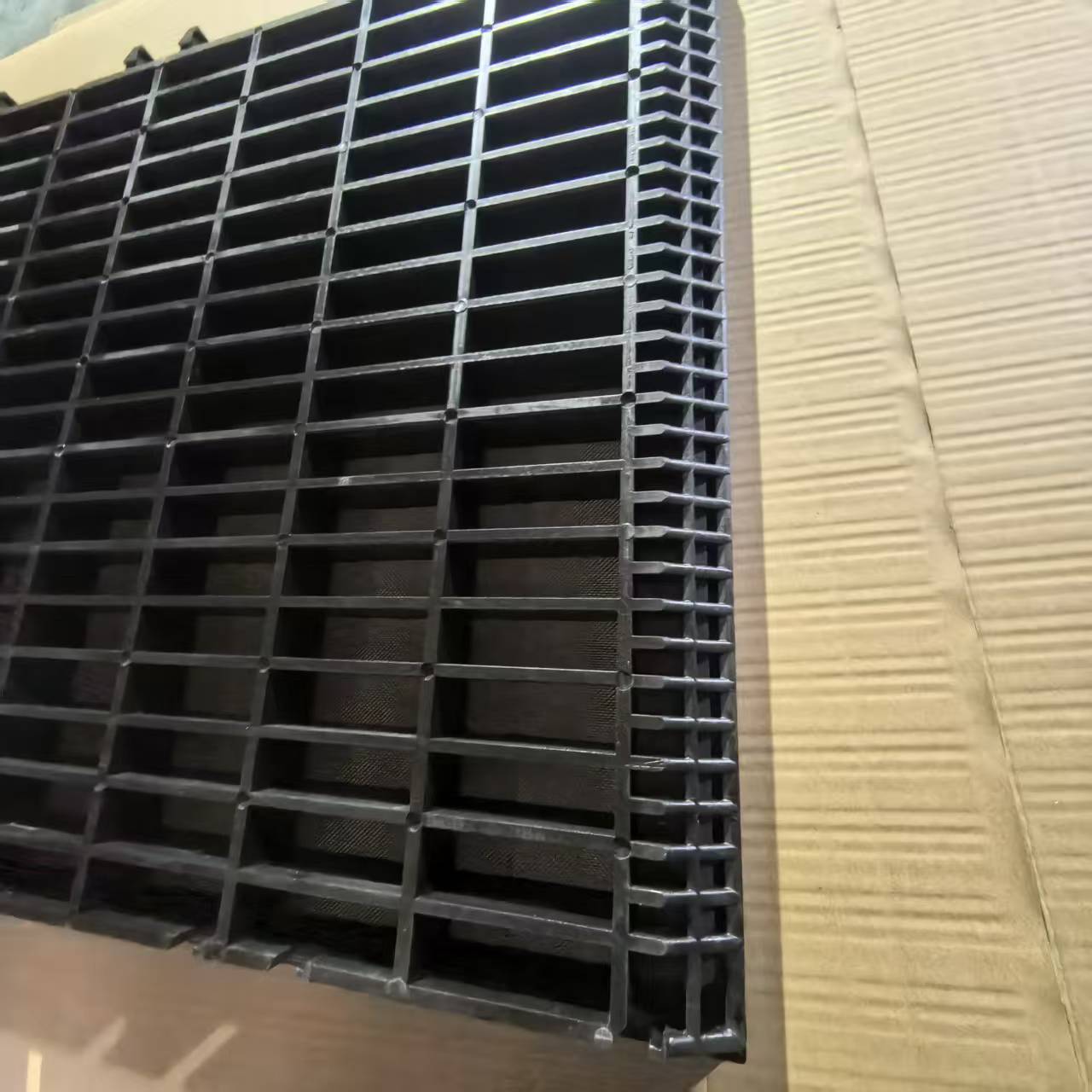 MD-3 and MD-2  Composite Shaker Screens, extreme-life design,Premium Oil,MD-3 Composite Shaker Screens – High-Performance Solids Control for Drilling Fluids by PRM