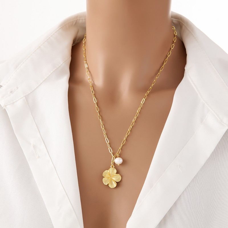 Flower &amp; Pearl necklace