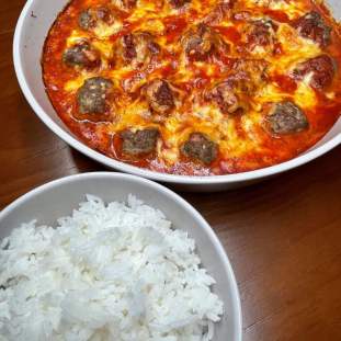 Meatballs in Tomato Sauce and Rice