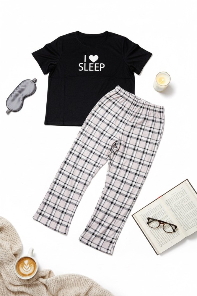 A31 : เซทชุดนอนเสื้อแขนสั้นสีดำ / ขาวยาวสีขาวลายตาราง   Black short-sleeve pajamas / White long pants with checkered pattern (Ships within 24 hours)