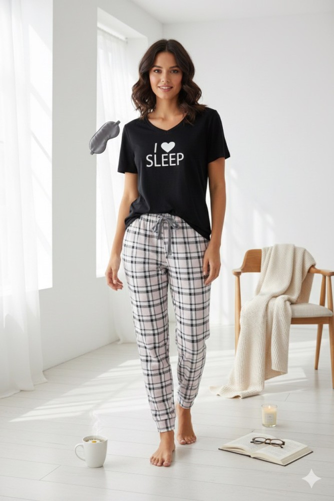 A31 : เซทชุดนอนเสื้อแขนสั้นสีดำ / ขาวยาวสีขาวลายตาราง   Black short-sleeve pajamas / White long pants with checkered pattern (Ships within 24 hours)