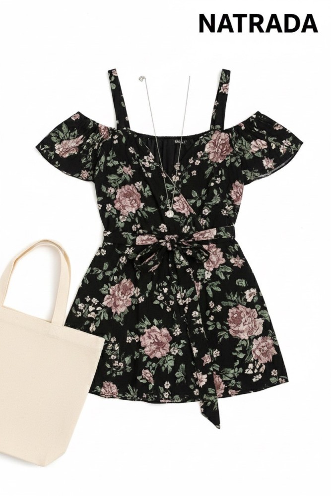 T-P003 : เสื้อเเฟชั่นสายเดี่ยวปาดไหล่สาวอวบสีดำลายดอก Black floral off-shoulder fashion tank top for plus-size women (Ships within 24 hours)