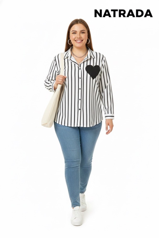 T-P007 : เสื้อเชิ้ตเเขนยาวสีขาวลายทาง หัวใจสีดำ White long-sleeved shirt with stripes and black hearts (Ships within 24 hours)