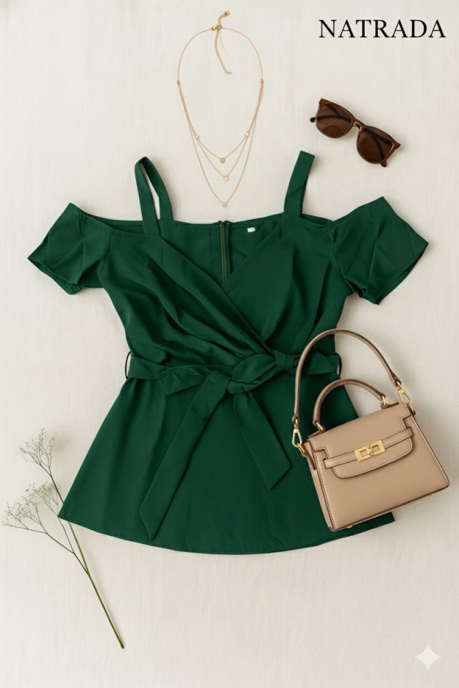 T-P020 : เสื้อแฟชั่นสายเดี่ยวปาดไหล่ สีเขียว ผูกเอว สาวอวบ Green off-shoulder strapless top with tie waist for plus-size women (Ships within 24 hours)