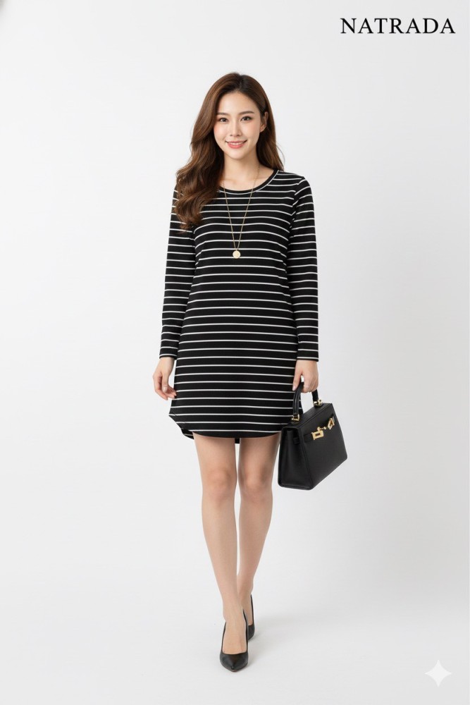 D001 : เดรสสีดำเเขนยาว Black long-sleeve dress (Ships within 24 hours)