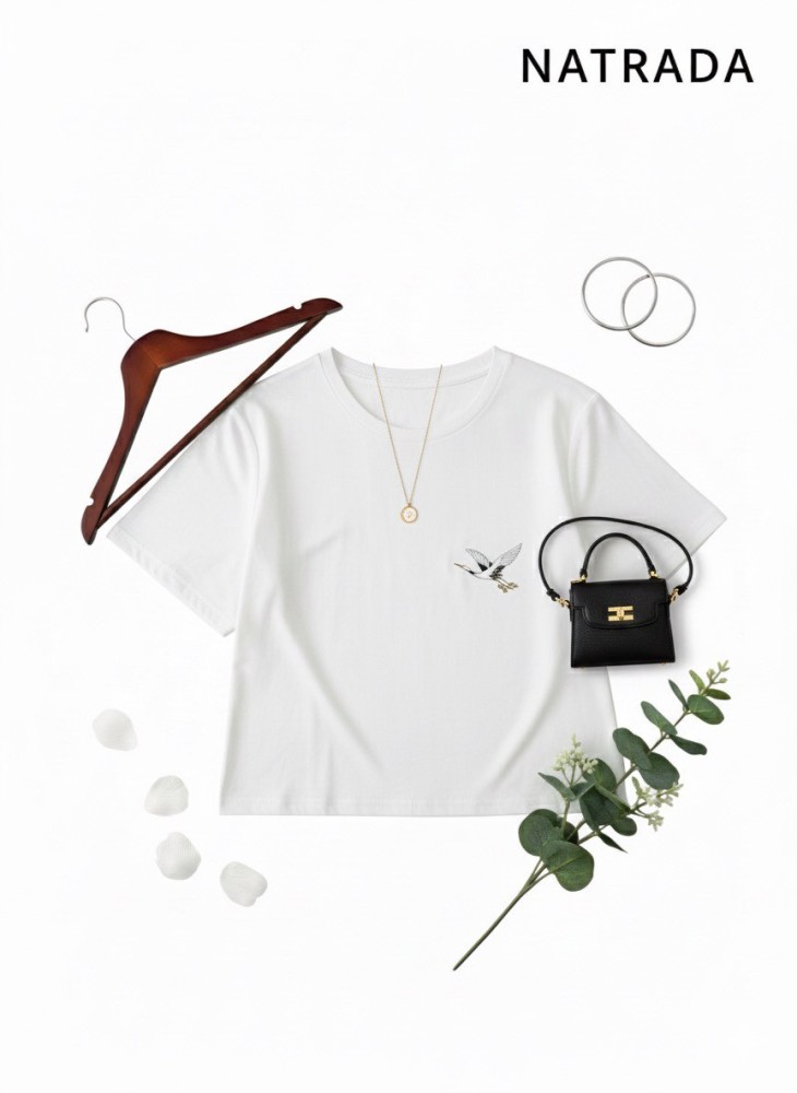 C011 :ครอปแขนสั้น สีขาว ลายสกรีนนก (พร้อมส่งภายใน 24 ชม.)  White short-sleeve crop top with bird print (ready to ship within 24 hours)