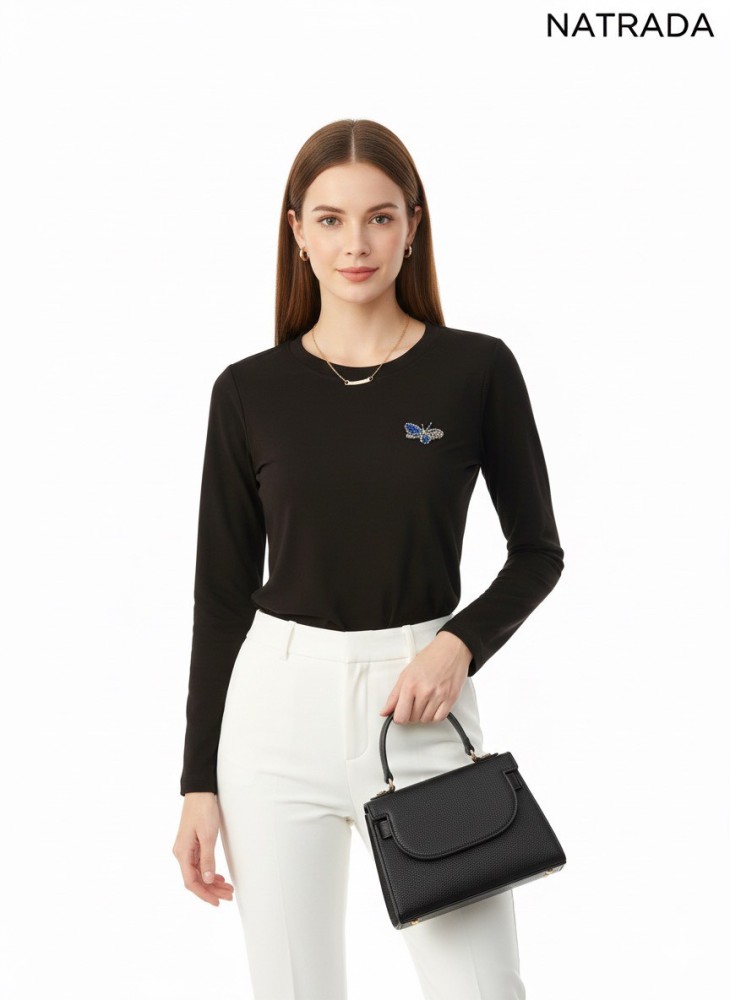 C015 :ครอปแขนสั้น สีดำ งานปักเพชร (พร้อมส่งภายใน 24 ชม.)  Black short-sleeve crop top with rhinestone embroidery (ready to ship within 24 hours)