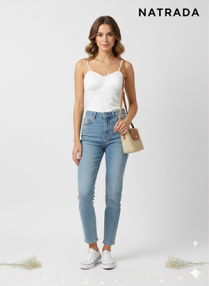 C005 :ครอปสายเดี่ยว สีขาว สายสปาเก็ตตี้ (พร้อมส่งภายใน 24 ชม.) White spaghetti strap crop top (ready to ship within 24 hours)