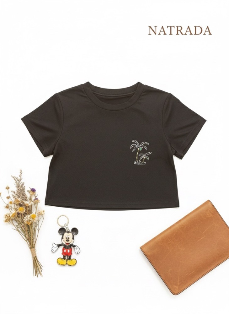 C017 :ครอปแขนสั้น ลายปักเพชร (พร้อมส่งภายใน 24 ชม.)  Short-sleeve crop top with rhinestone embroidery (Ready to ship within 24 hours)