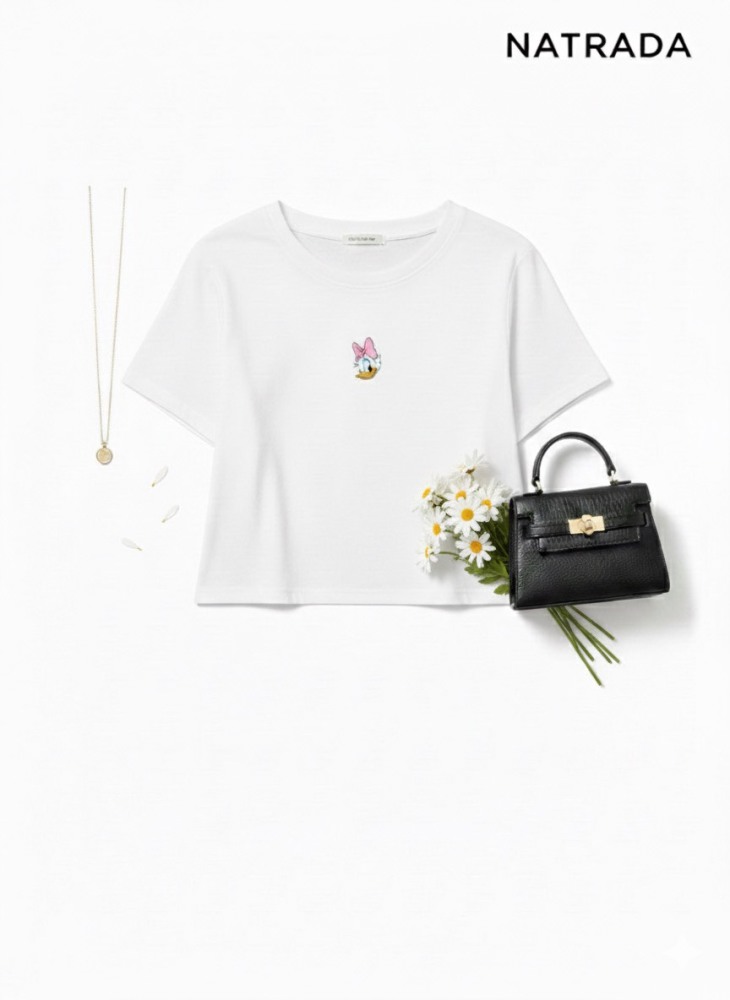 C018  ครอปแขนสั้น สีขาว ลายสกรีนการ์ตูน(พร้อมส่งภายใน 24 ชม.) White short-sleeved crop top with cartoon print (Ready to ship within 24 hours)