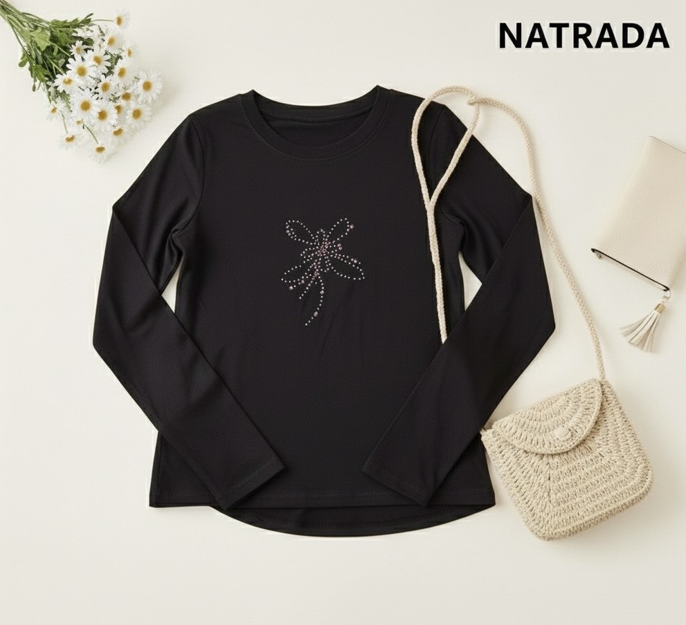 C022 ครอปแขนยาว สีดำ ลายปักเพชร (พร้อมส่งภายใน 24 ชม.) Black long-sleeved crop top with diamond embroidery (Ready to ship within 24 hours)