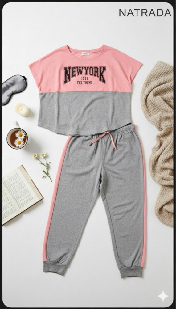 A01  เซตชุดนอน เสื้อแขนสั้นกับกางเกงขายาว สีทูโทนเทา/ชมพู (พร้อมส่งภายใน 24 ชม.) Pajama set: short-sleeved shirt and long pants, two-tone gray/pink (Ready to ship within 24 hours)