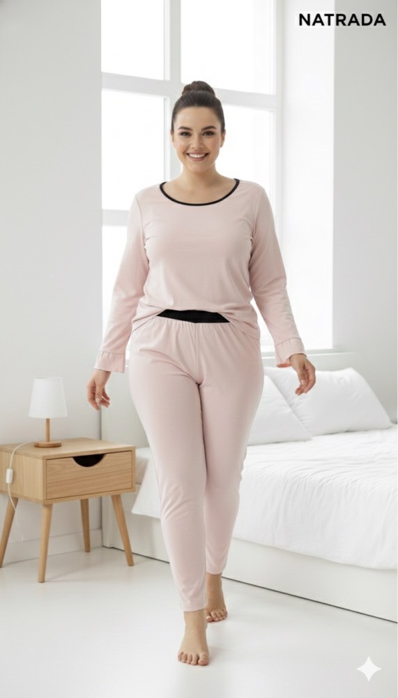 A05 เซตชุดนอน สีชมพูแต่งขอบสีดำ เสื้อคอกลมแขนยาวกับกางเกงขายาว (พร้อมส่งภายใน 24 ชม.) Pink pajama set with black trim. Round-neck long-sleeved top and (Ready to ship within 24 hours)ong pants