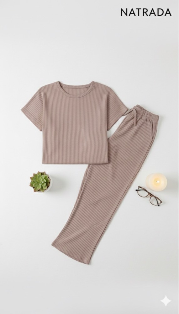 A14 เซตชุดนอนสีน้ำตาล เสื้อแขนสั้นกับกางเกงขายาวผ้าร่อง (พร้อมส่งภายใน 24 ชม.) Brown pajamas set, short-sleeved shirt with ribbed fabric long pants (Ready to ship within 24 hours)