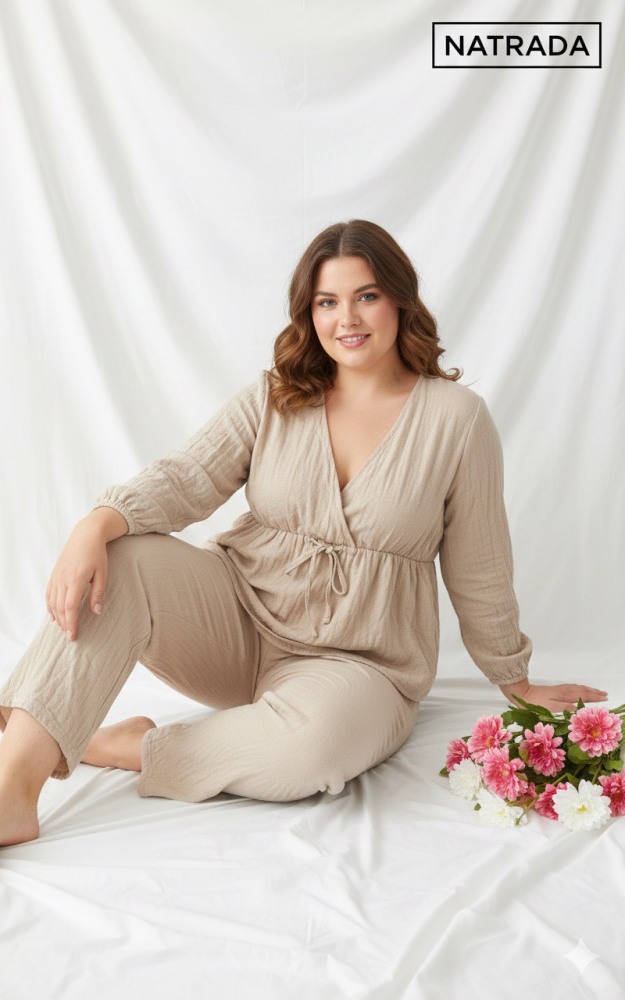 A17 เซตชุดนอน สีเบจ เสื้อแขนยาวจั๊มเอว กับขายาว (พร้อมส่งภายใน 24 ชม.) Beige pajama set: long-sleeved top with elastic waist and long pants (Ready to ship within 24 hours)