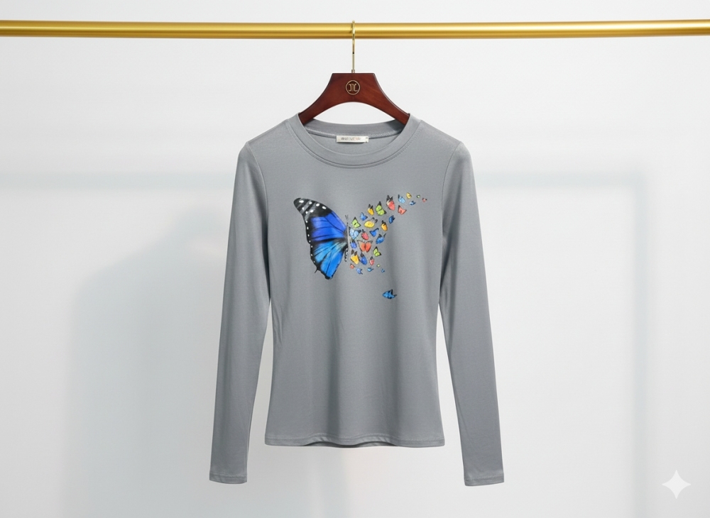C027 ครอปแขนยาว สีเทา รัดรูป ลายสกรีนผีเสื้อ  (พร้อมส่งภายใน 24 ชม.) Long-sleeve crop top, gray, fitted, butterfly print (ready to ship within 24 hours)