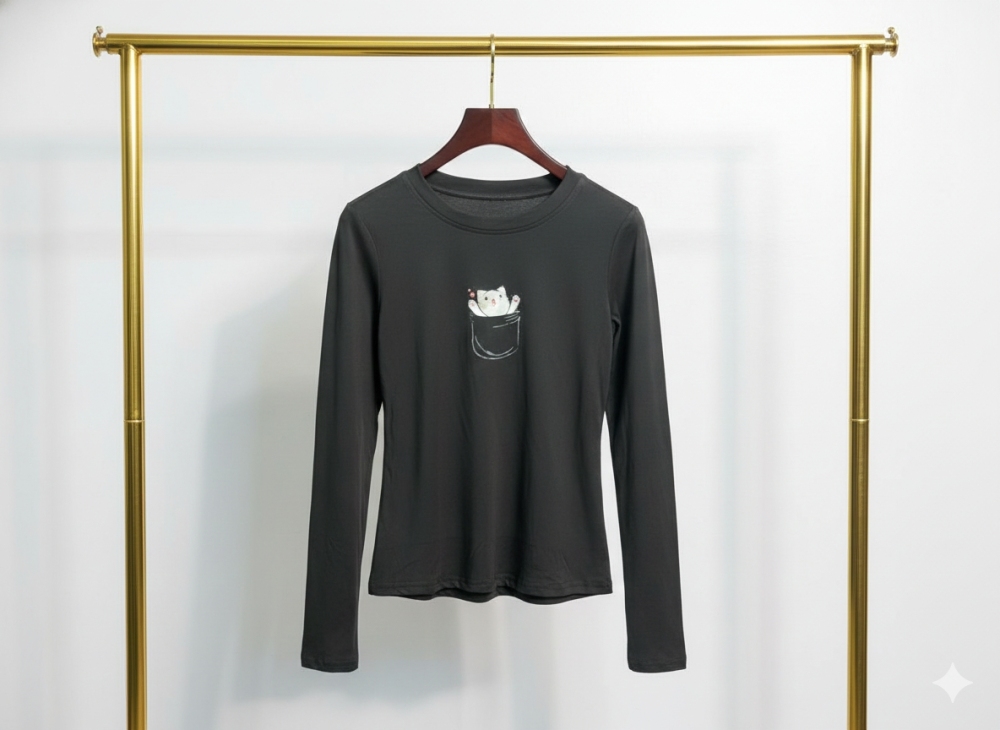 C040 : ครอปแขนยาว สีดำ รัดรูป ลายสกรีนแมว  (พร้อมส่งภายใน 24 ชม.) Black long-sleeve crop top, fitted, with cat print (ready to ship within 24 hours)
