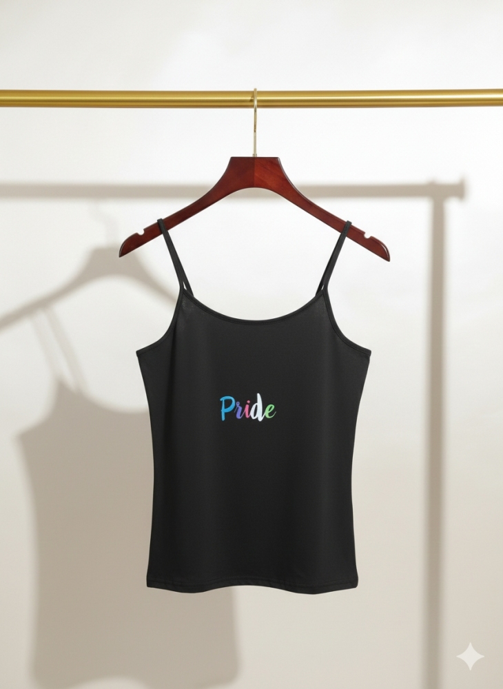 C030 : ครอปสายเดี่ยว สีดำ ลายสกรีนฟ้อนต์  (พร้อมส่งภายใน 24 ชม.) Black strappy crop top with printed font design (ready to ship within 24 hours)