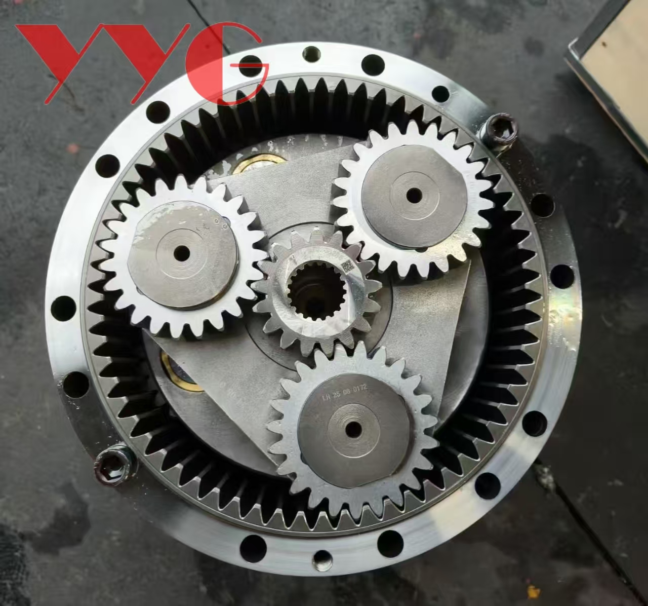 Excavator Parts Pc60-7 Swing Gearbox Pc60 Swing Gearbox 20Y-27-41140 20Y-27-00501Swing Reducer Excavator