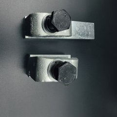 Firmly fixed without loosening, easy to install, protects pipelines.