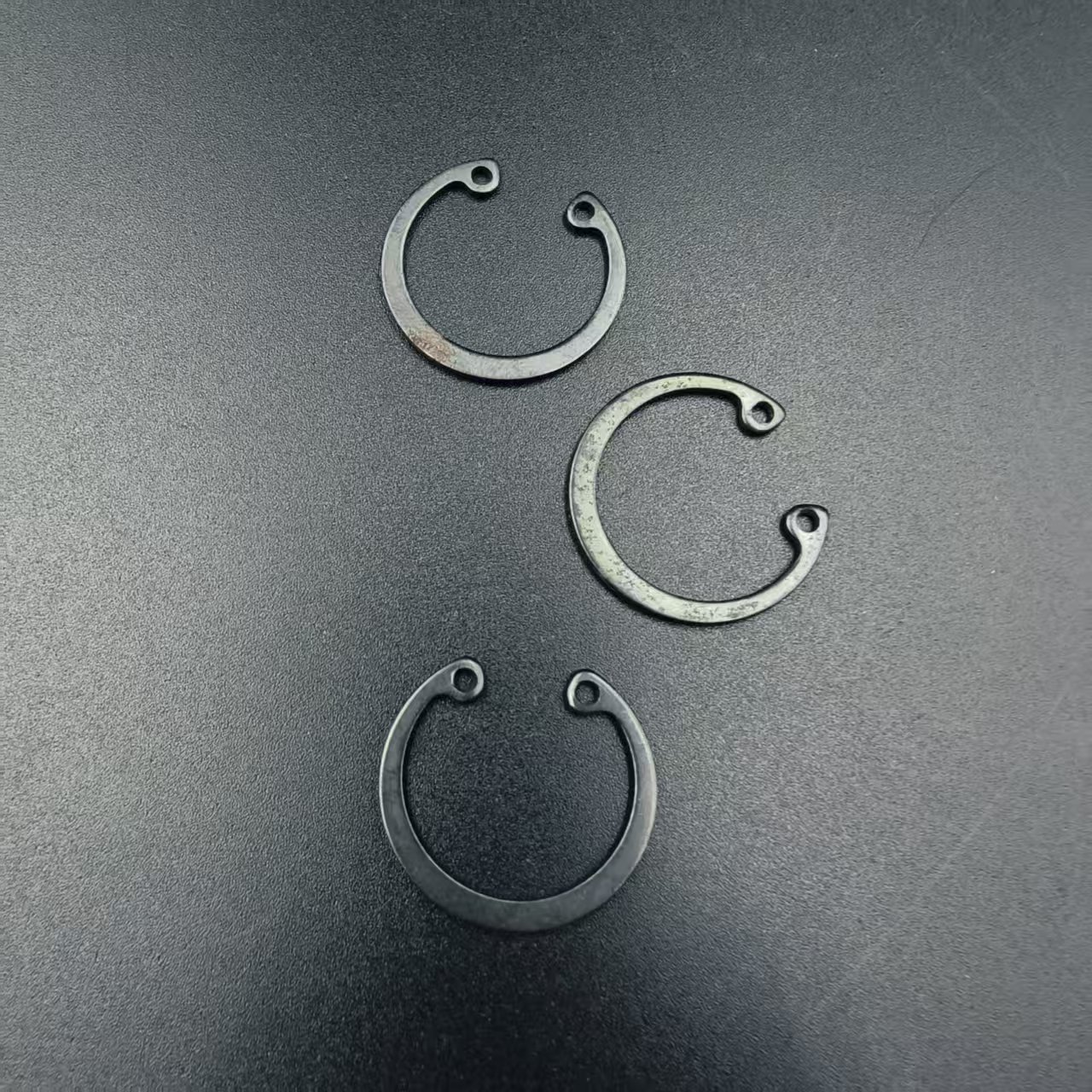 Black Oxide Coating Retaining Rings for Shafts DIN471 Din 471 65Mn Spring Carbon Steel Retaining External Circlips Rings