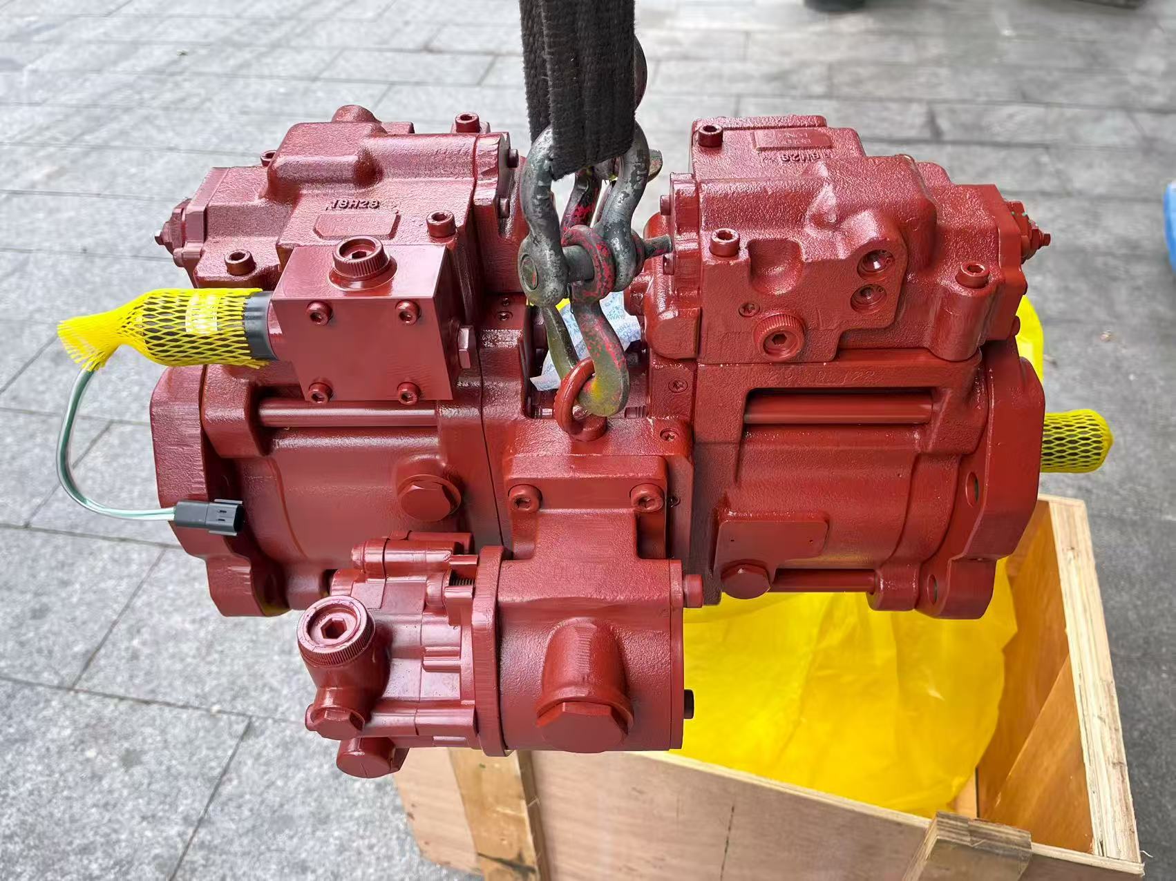 R330-9 Hydraulic Main Pump R330-9 Hydraulic Pump 31Q9-16110