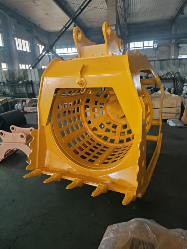Excavator Attachment with Rotary Screening Tilt Bucket Engine Gearbox Core Components
