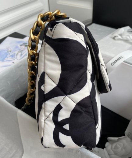 Chanel 19 Large Flap Bag White/Black For Women, Women’s Bags, Shoulder And Crossbody Bags 10.2in/26cm