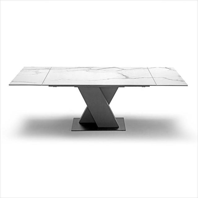 Large Extendable Dining table