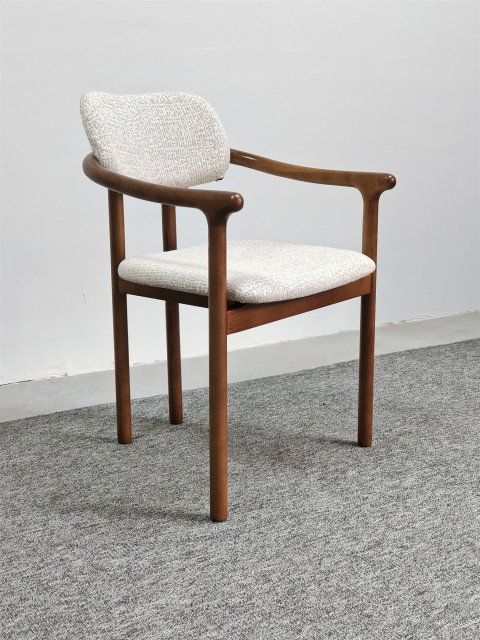 Crossing dining chair