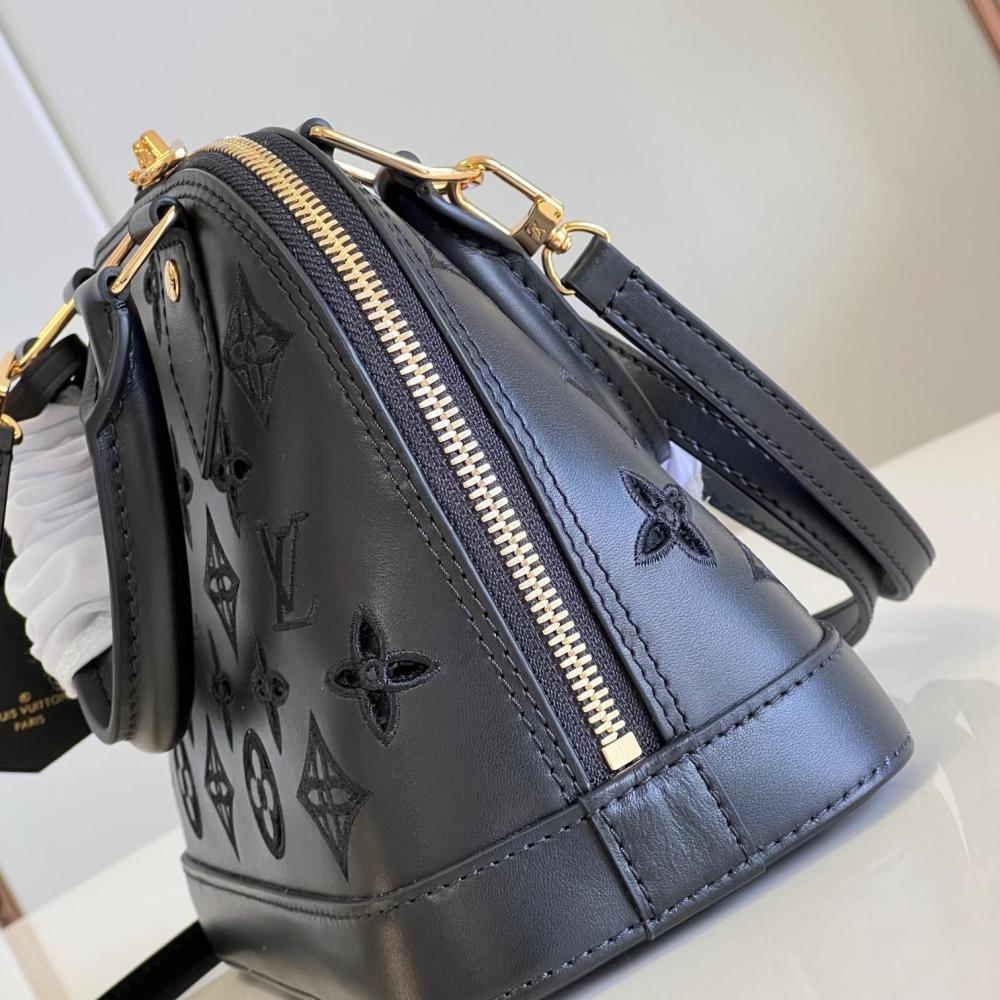 Broderie size 23.5x17.5x11.5