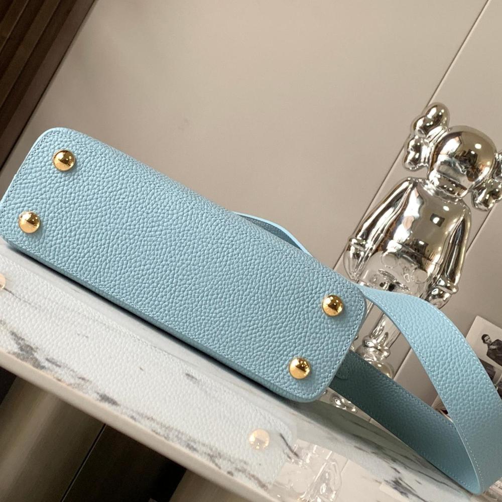 Capucines BB Taurillon LV  size 27 x 18x9