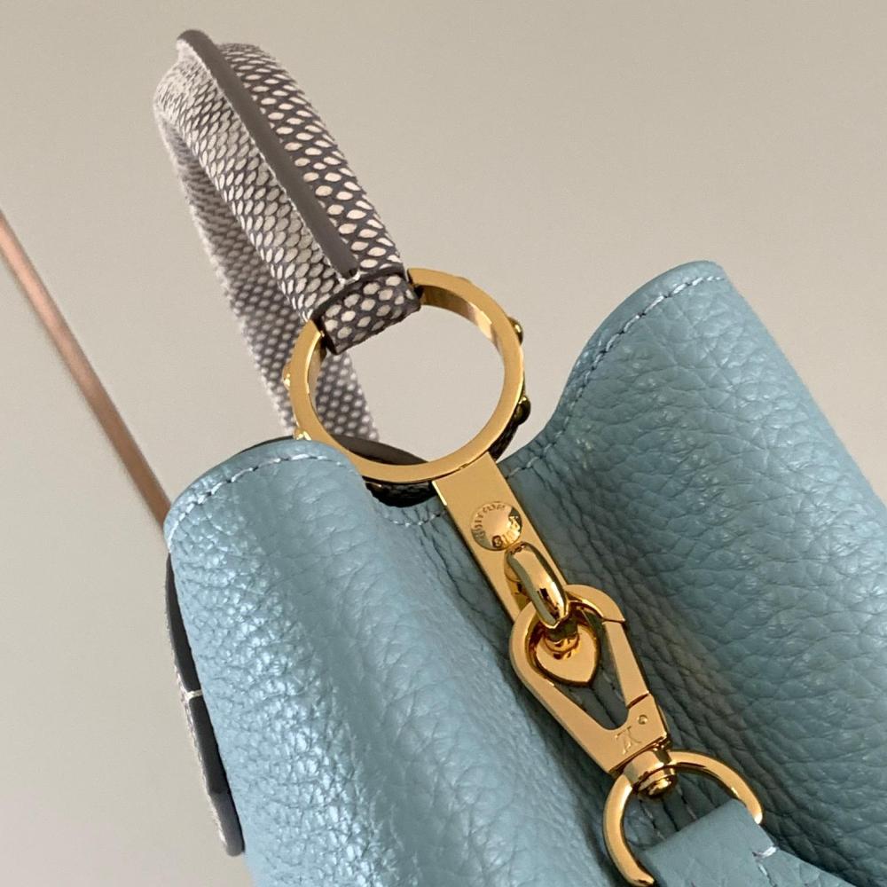 Capucines BB Taurillon LV  size 27 x 18x9