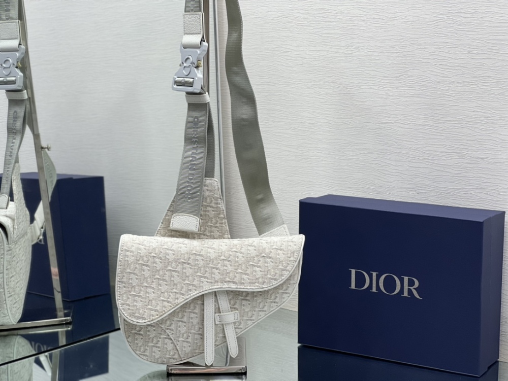 Dior man's Oblique saddle bag