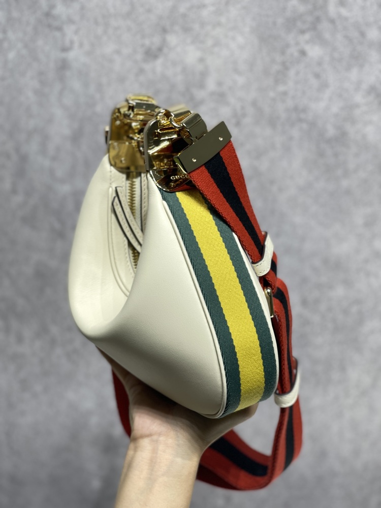 Gucci  size 23*22*5
