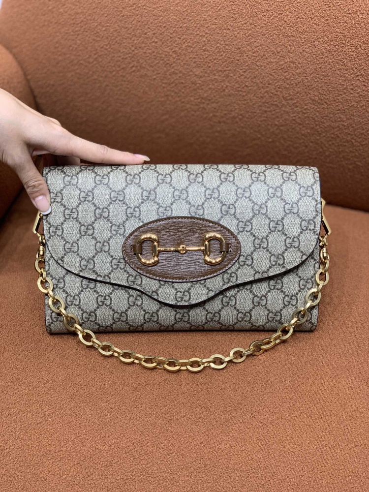 Gucci  size 26x16x4