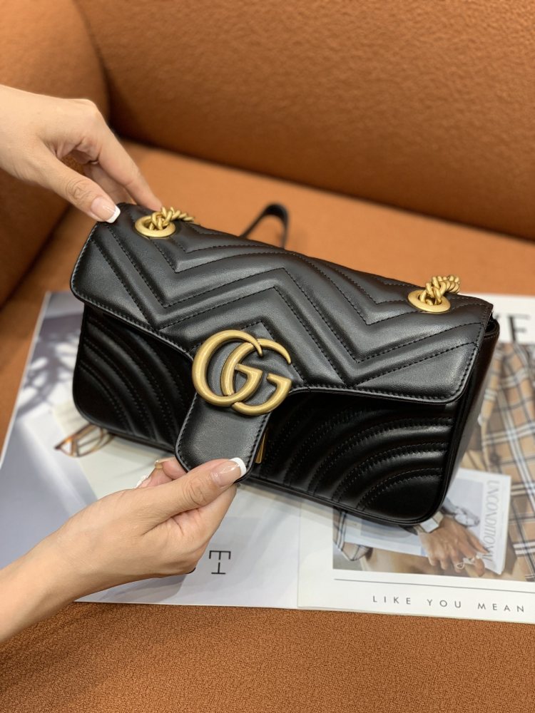 Gucci  size 26*15*7