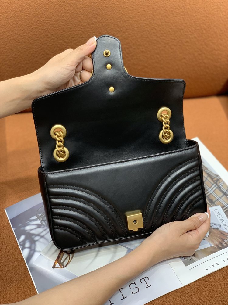 Gucci  size 26*15*7