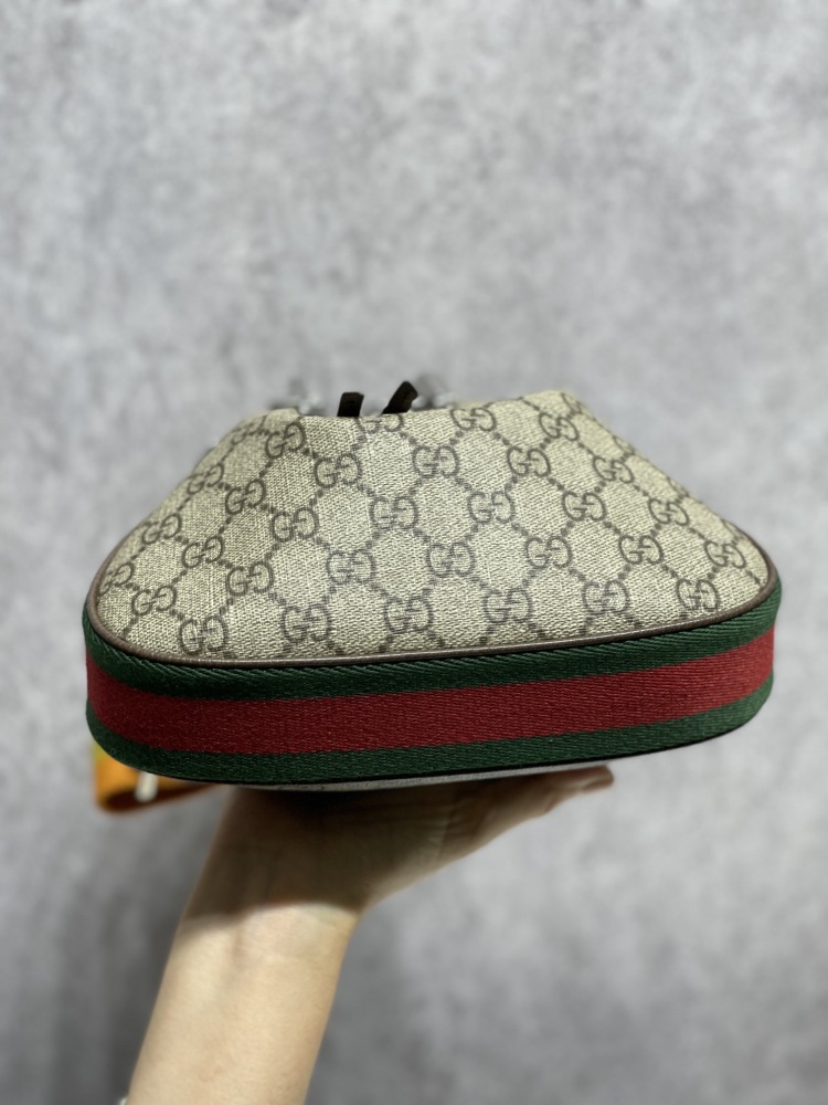 Gucci  size 23*22*5