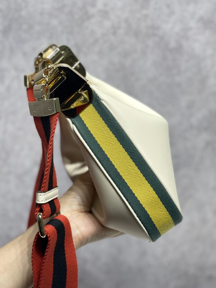 Gucci  size 23*22*5