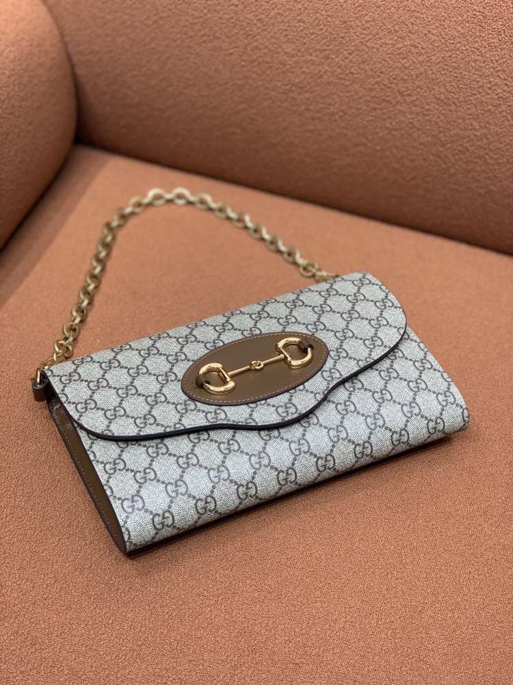 Gucci  size 26x16x4